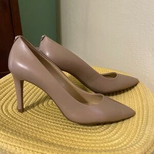 Brand new! Michael Kors High Heel Pumps